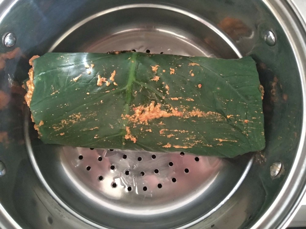 Patrado rolls in the steamer.