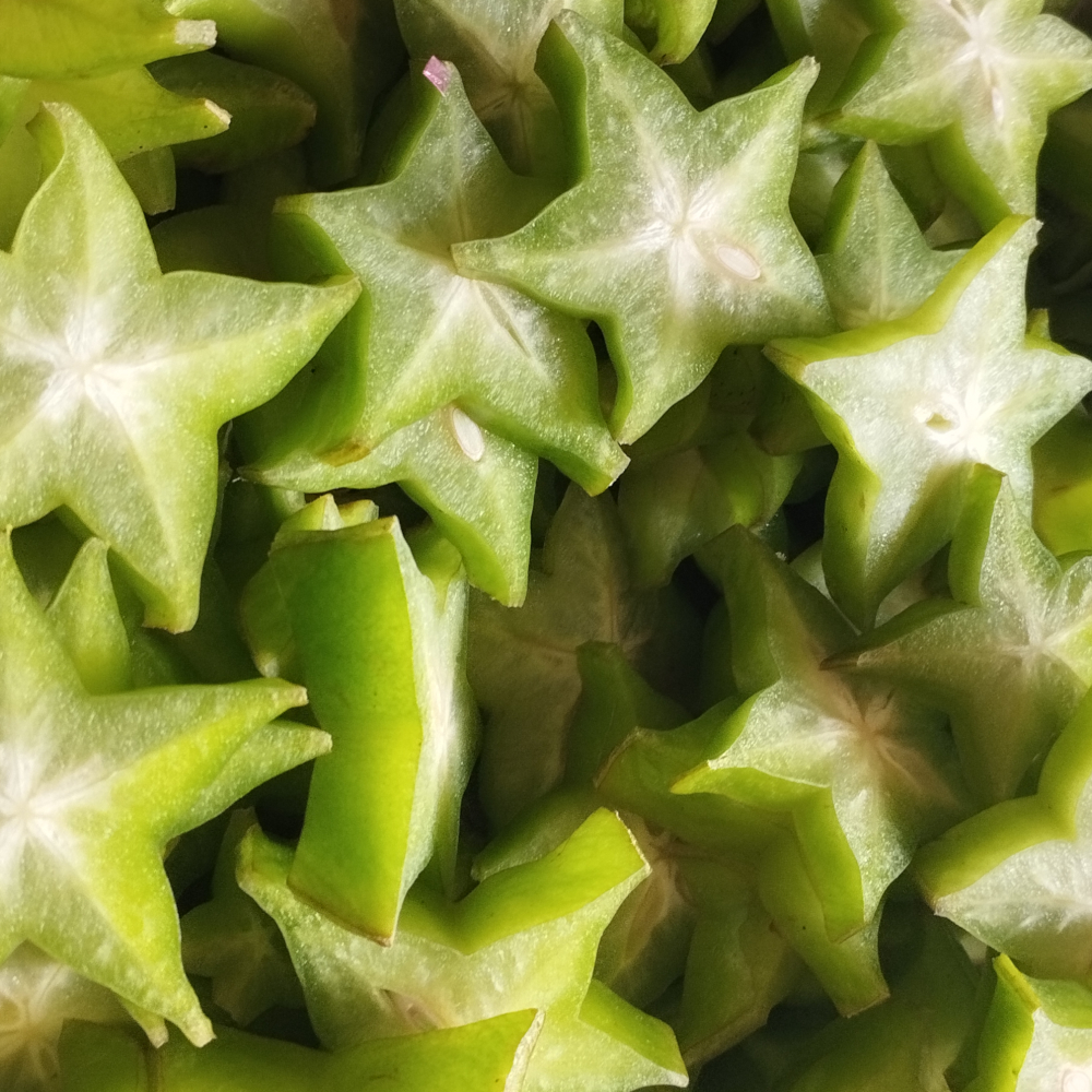 star fruit cut into star shaped pieces